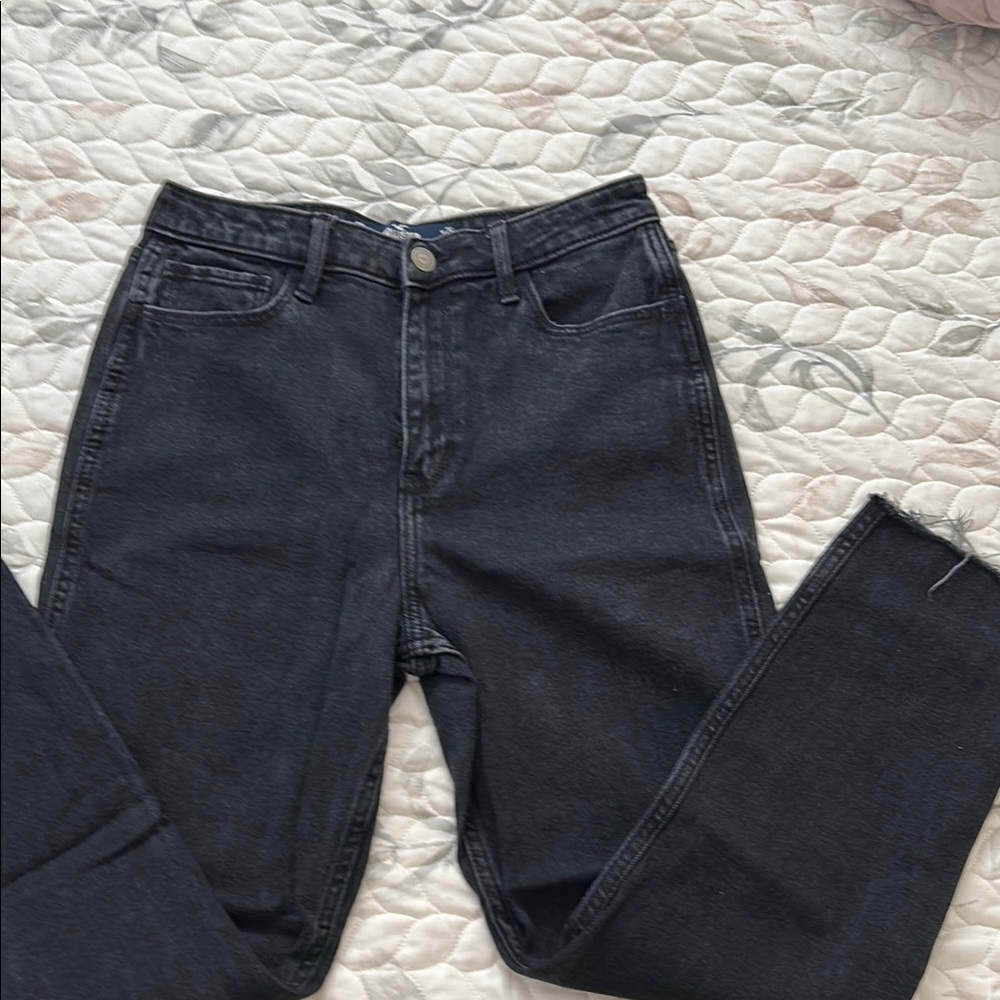 Hollister Ultra High Rise Mom Jeans